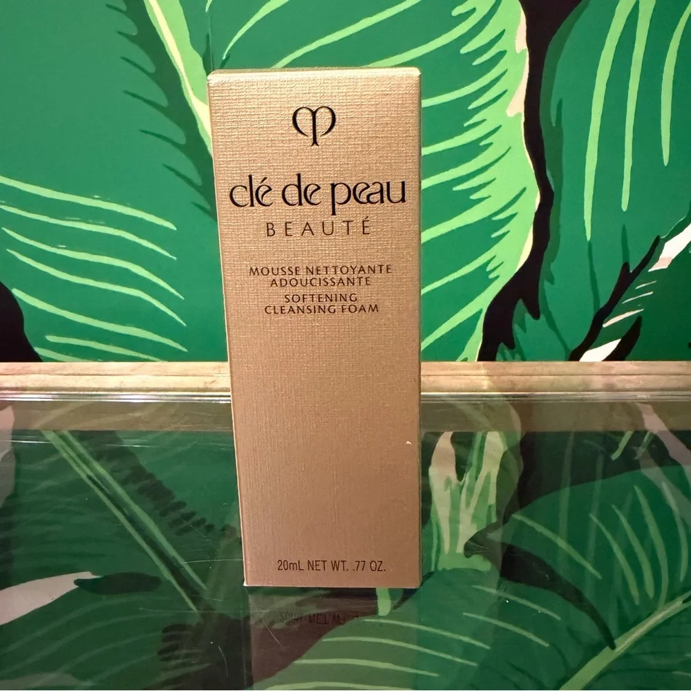 NWT Cle de Peau Softening Cleansing Foam 20mL Mini